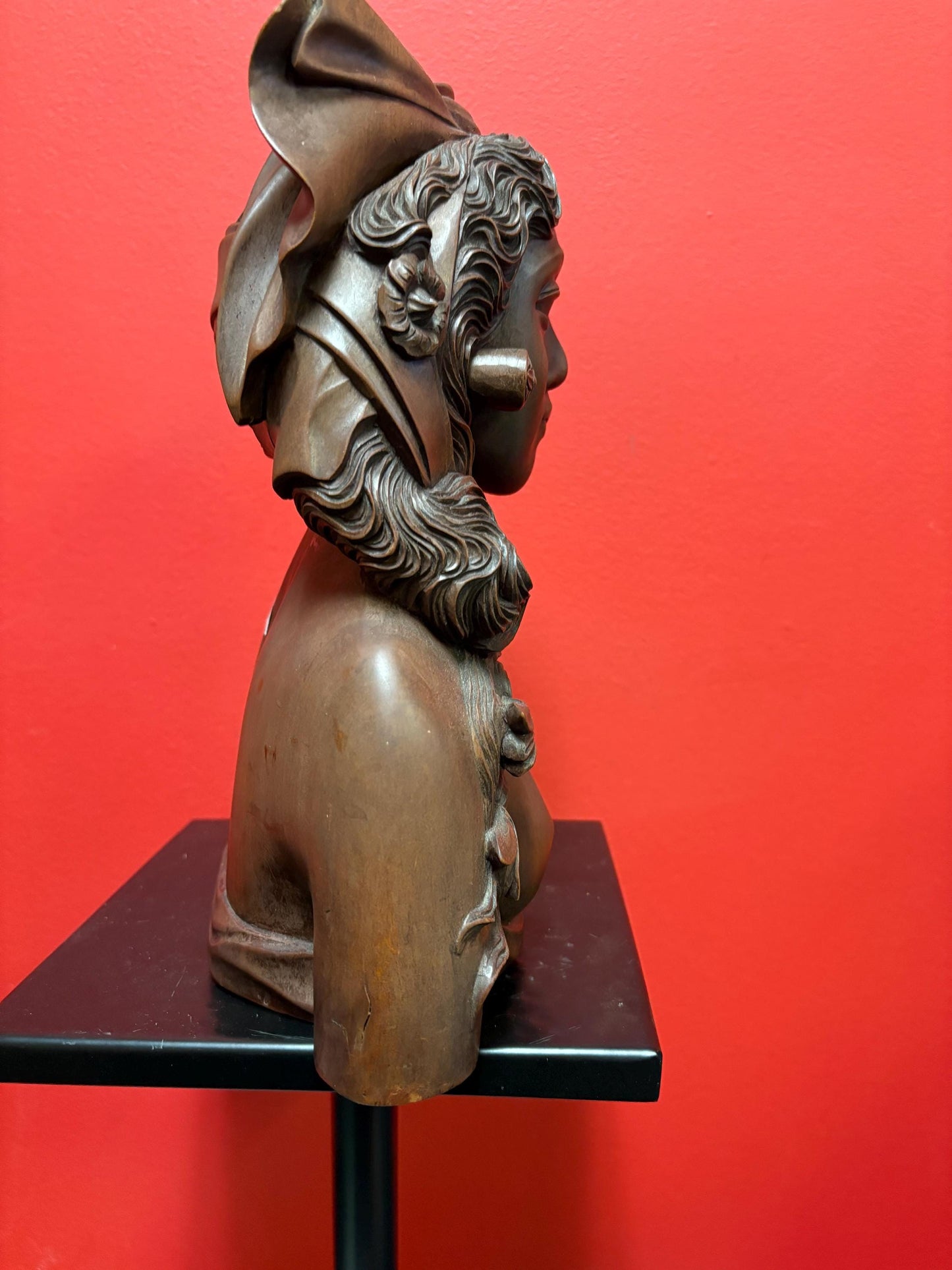 Beautiful heavy 12 inch tall signed wooden statue of a female Beaty    Indonesian old  perfect condition and detailed  signed - those eyes