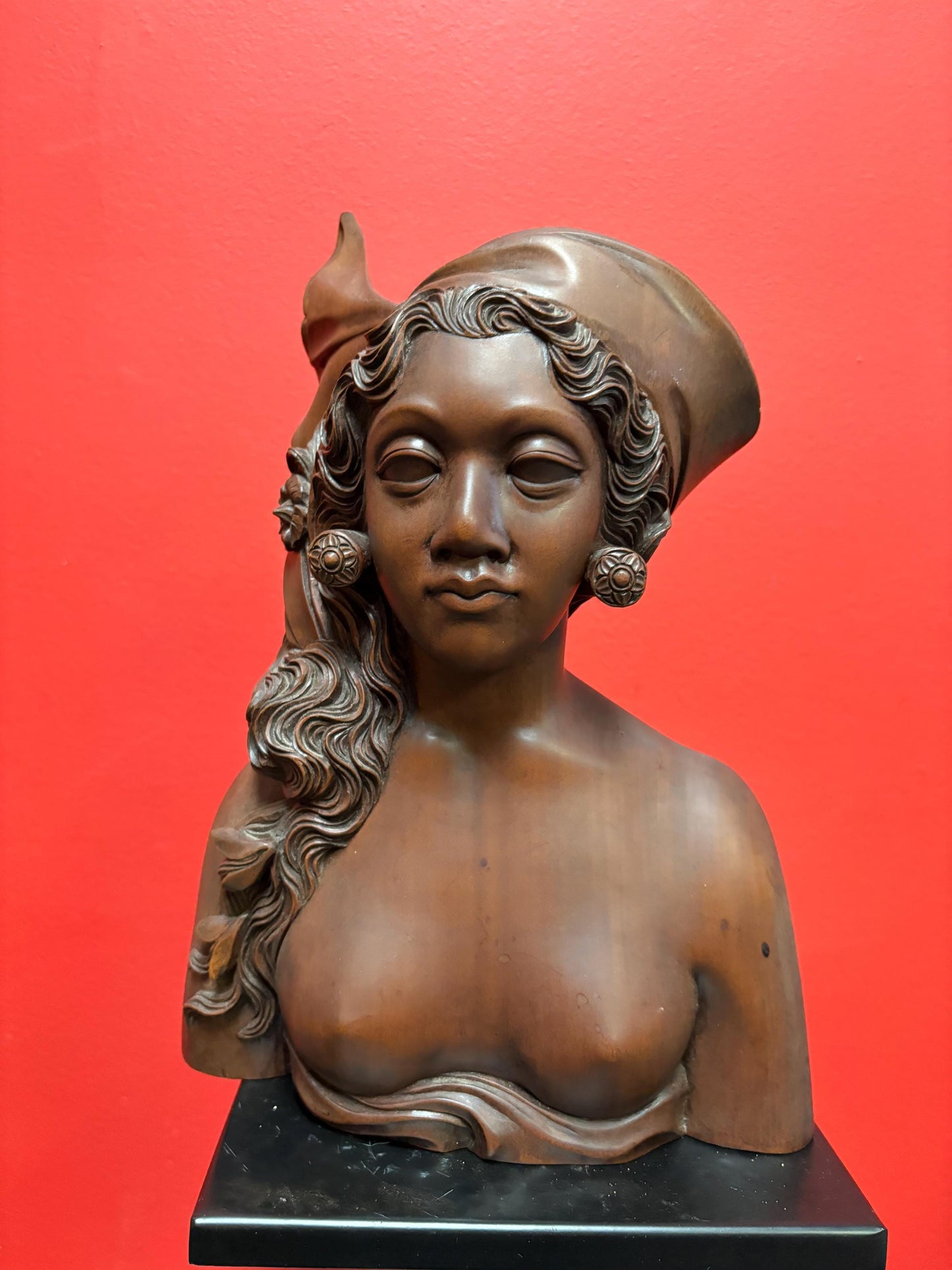 Beautiful heavy 12 inch tall signed wooden statue of a female Beaty    Indonesian old  perfect condition and detailed  signed - those eyes