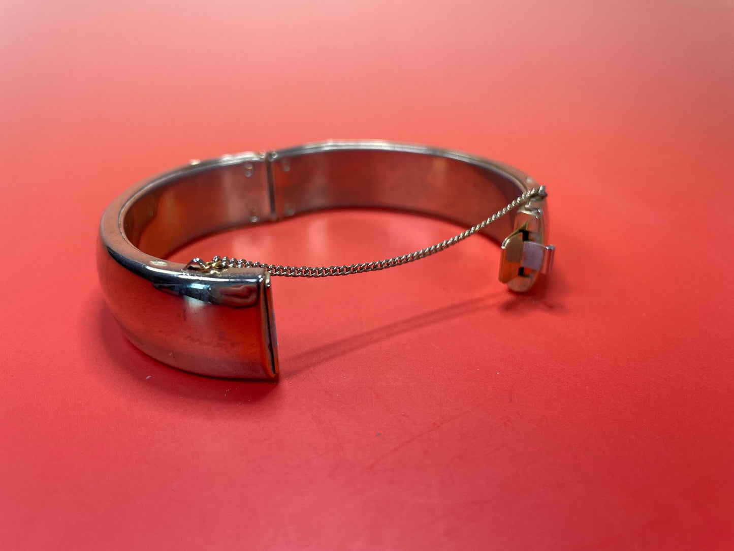 Fabulous Gold Tone bracelet  2.5 inch opening  in Beautiful Box