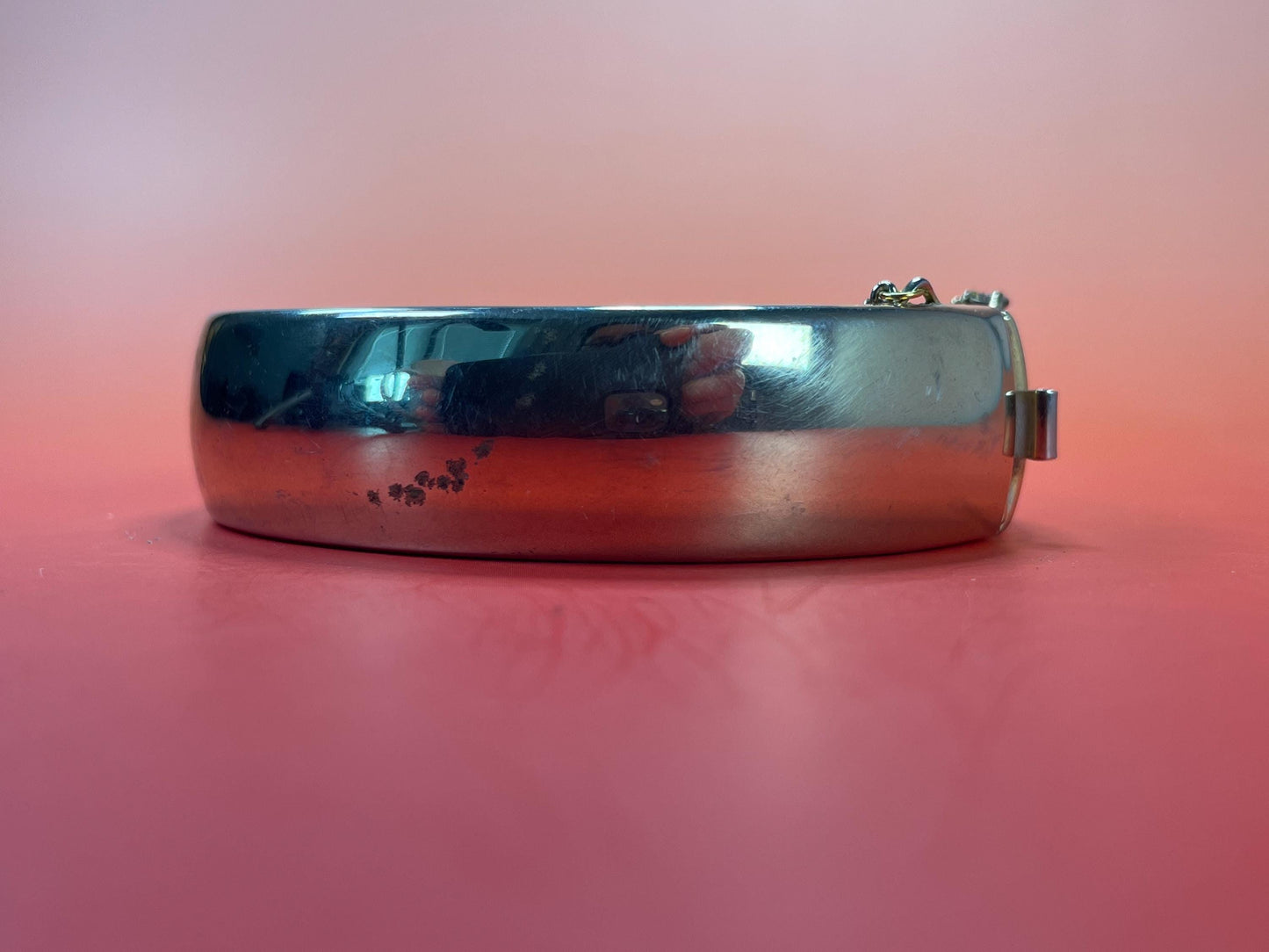 Fabulous Gold Tone bracelet  2.5 inch opening  in Beautiful Box