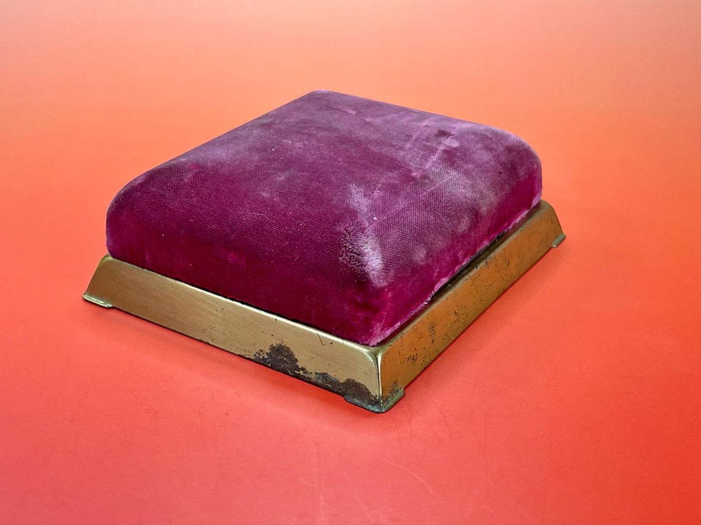 Fabulous Gold Tone bracelet  2.5 inch opening  in Beautiful Box