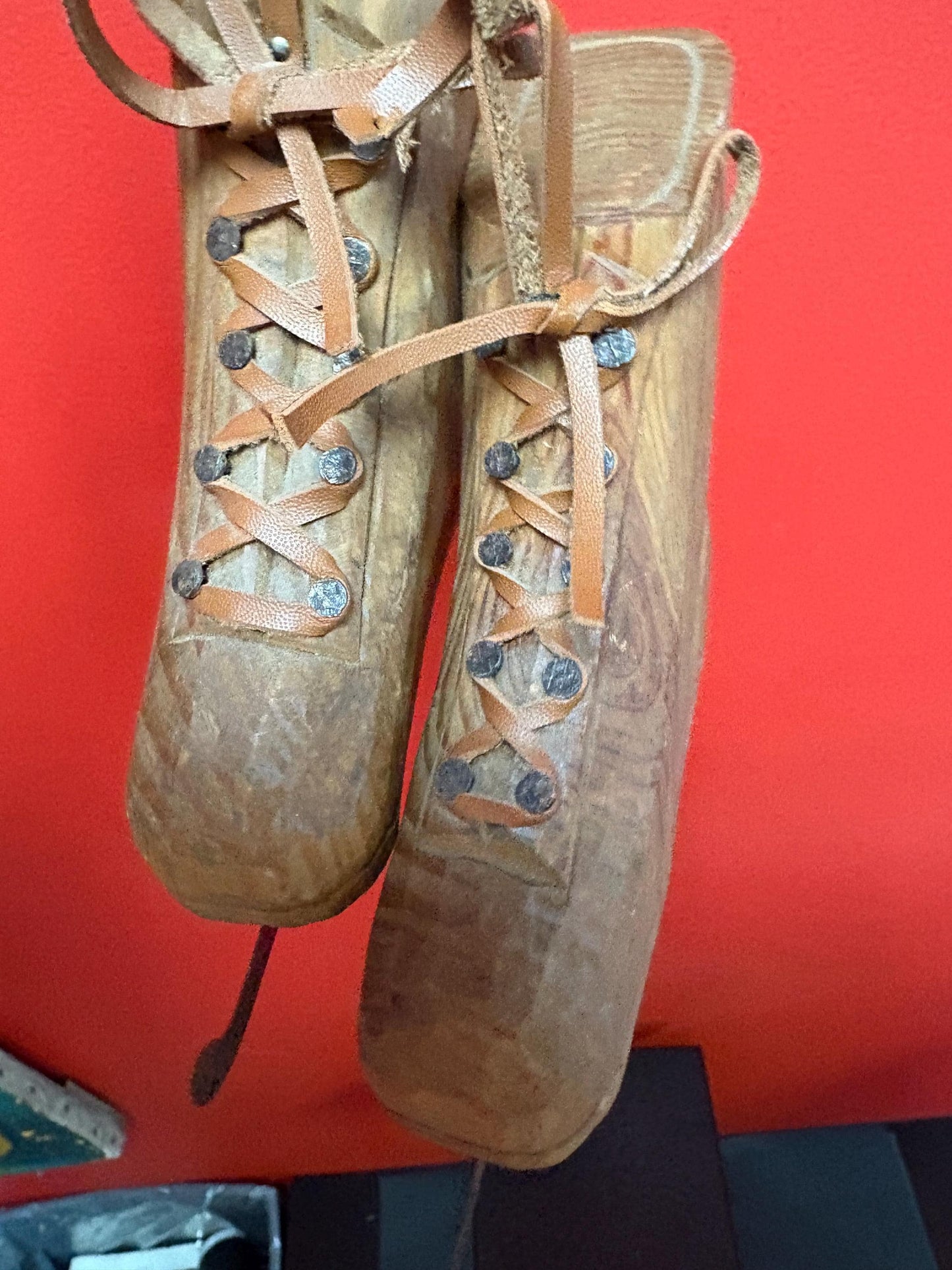 6 x 5 high antique Canadian primitive wooden model skates   great detail  great gift  so cool