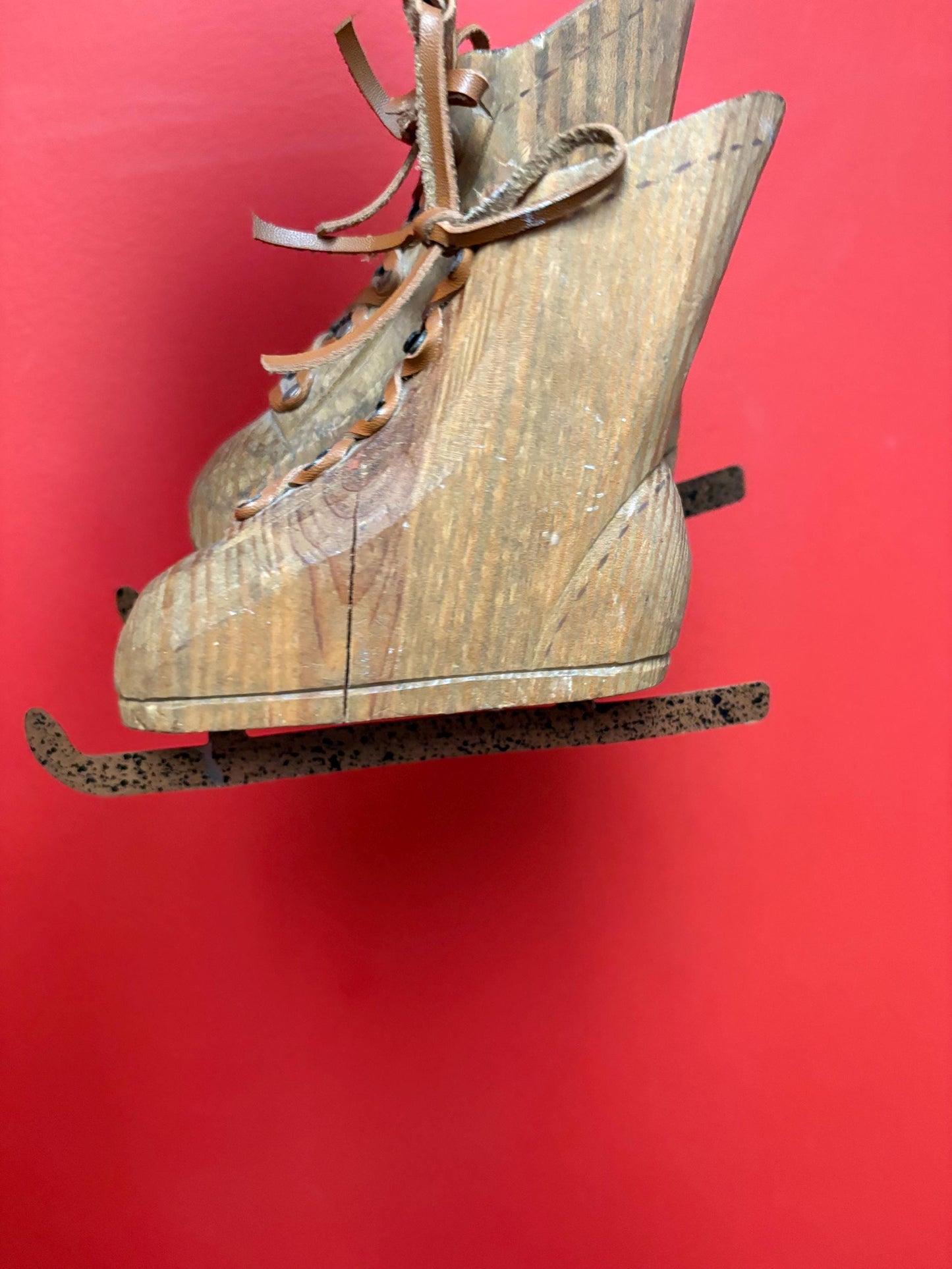 6 x 5 high antique Canadian primitive wooden model skates   great detail  great gift  so cool