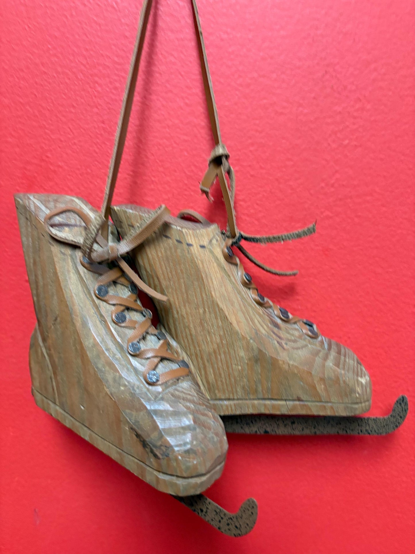 6 x 5 high antique Canadian primitive wooden model skates   great detail  great gift  so cool