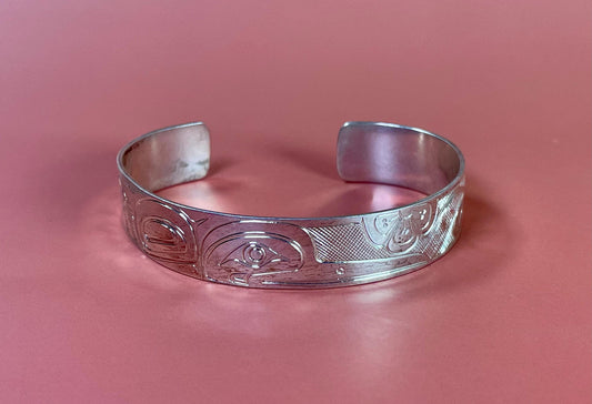 Stunning  2 1/2 inch wide indigenous first nations northwest coast Sterling Tony Hunt hummingbird bracelet  amazing detail
