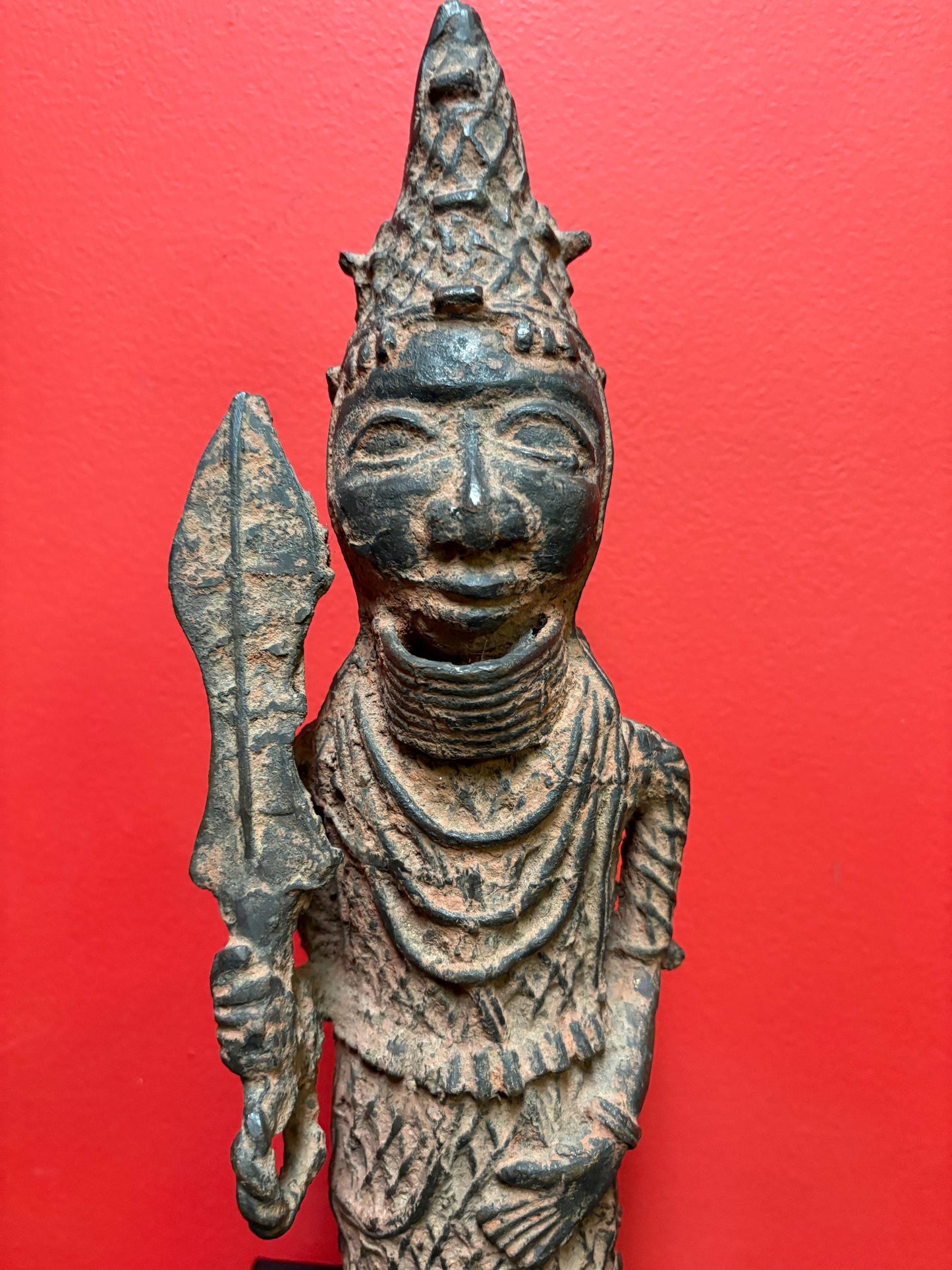 Fabulous 17.5 inch high antique African BENIN bronze statue of a male warrior  fabulous patina and 5.7 kg  well detailed  Benin bronze -