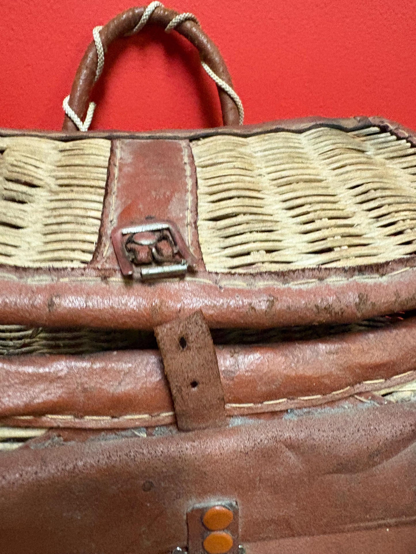 Beautiful antique Canadian fishing creel basket  15 x 6 x 8 high  excellent condition except broken buckle  antique beauty  gone fishin