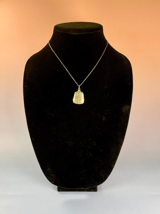 Stunning 1.25 inch long signed indigenous first nations north west coast  Sterling silver Raven pendant with free chain