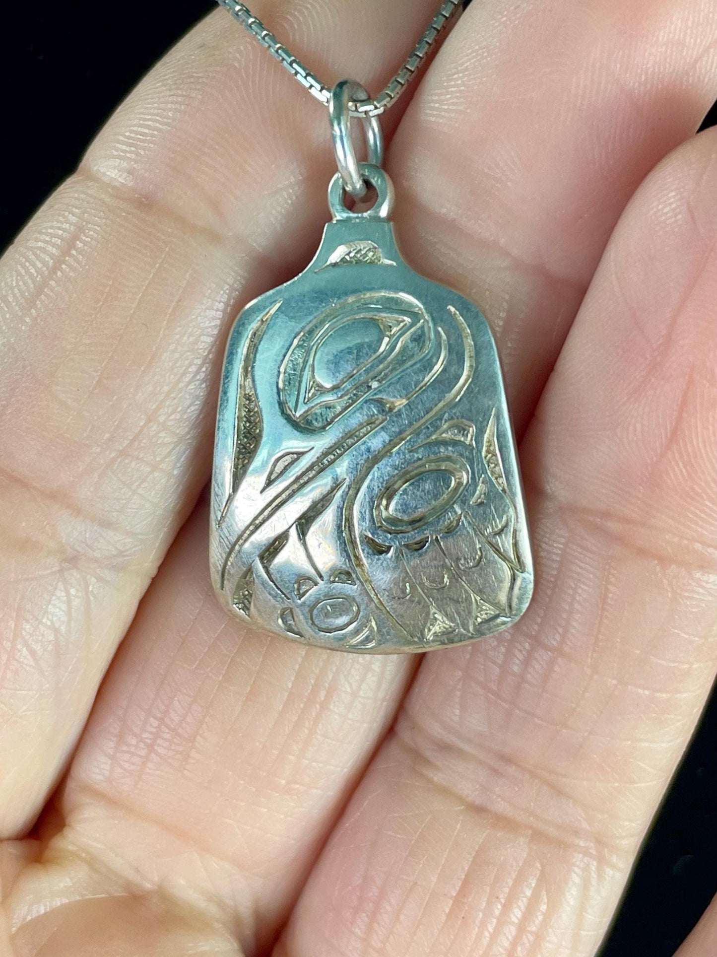 Stunning 1.25 inch long signed indigenous first nations north west coast  Sterling silver Raven pendant with free chain