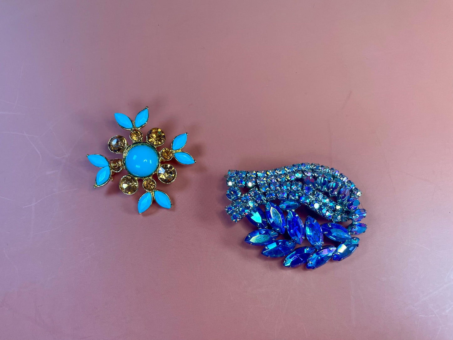 2 Lovely Vintage Brooches  good condition and great gift
