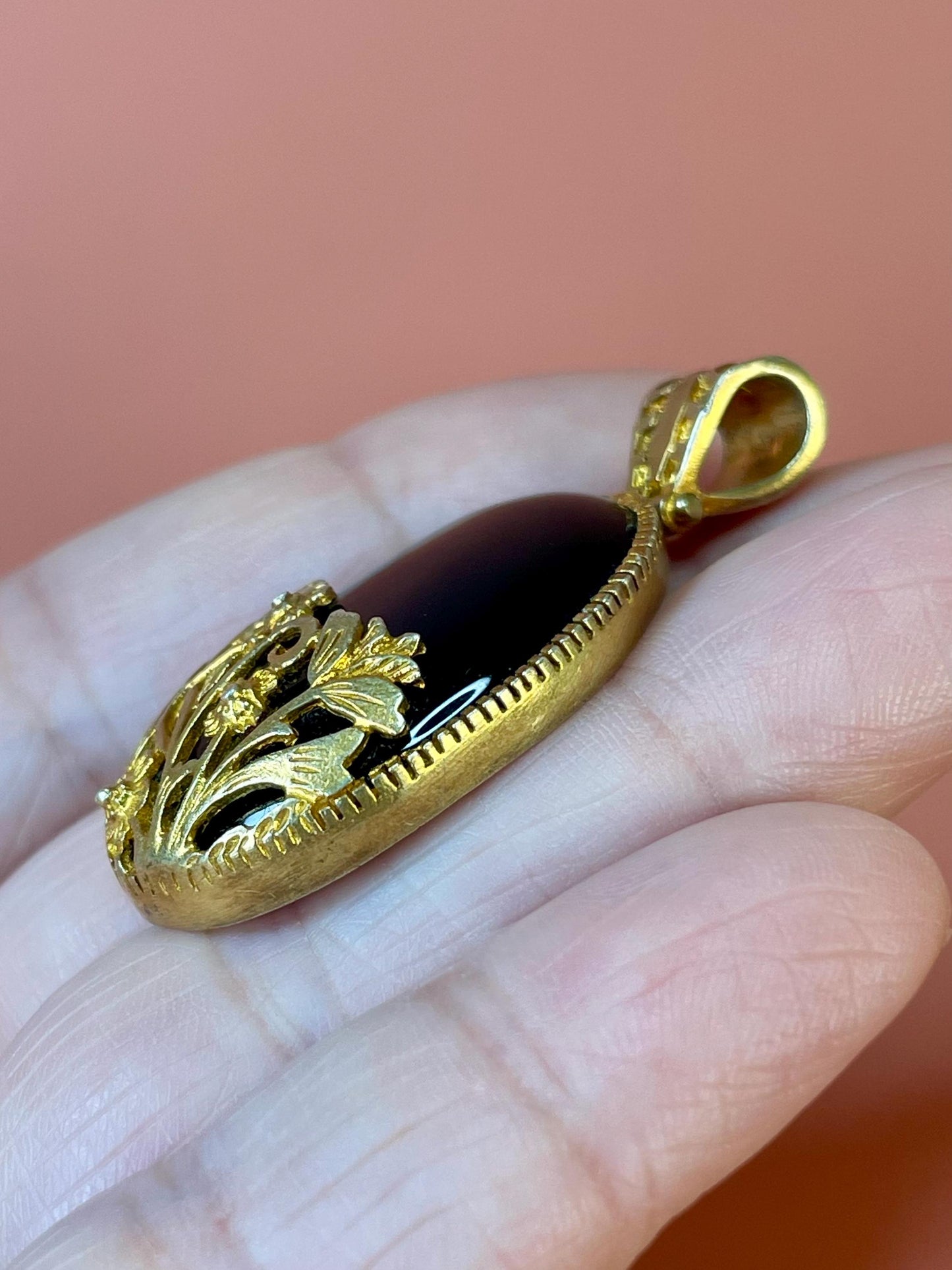Vintage Black Stone Pendant with Gold Filigree