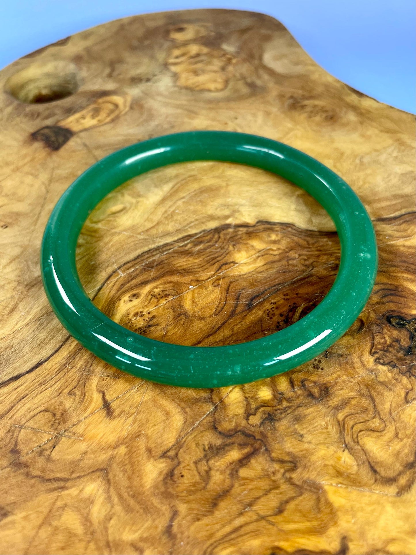 Lovely 2.75 inch wide Peking glass bangle  Chinese beauty  wow