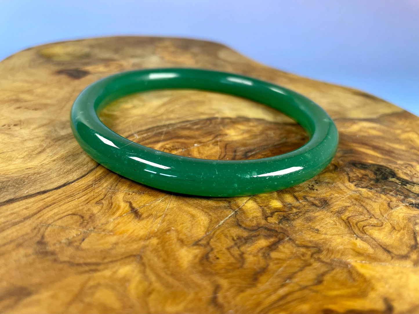 Lovely 2.75 inch wide Peking glass bangle  Chinese beauty  wow