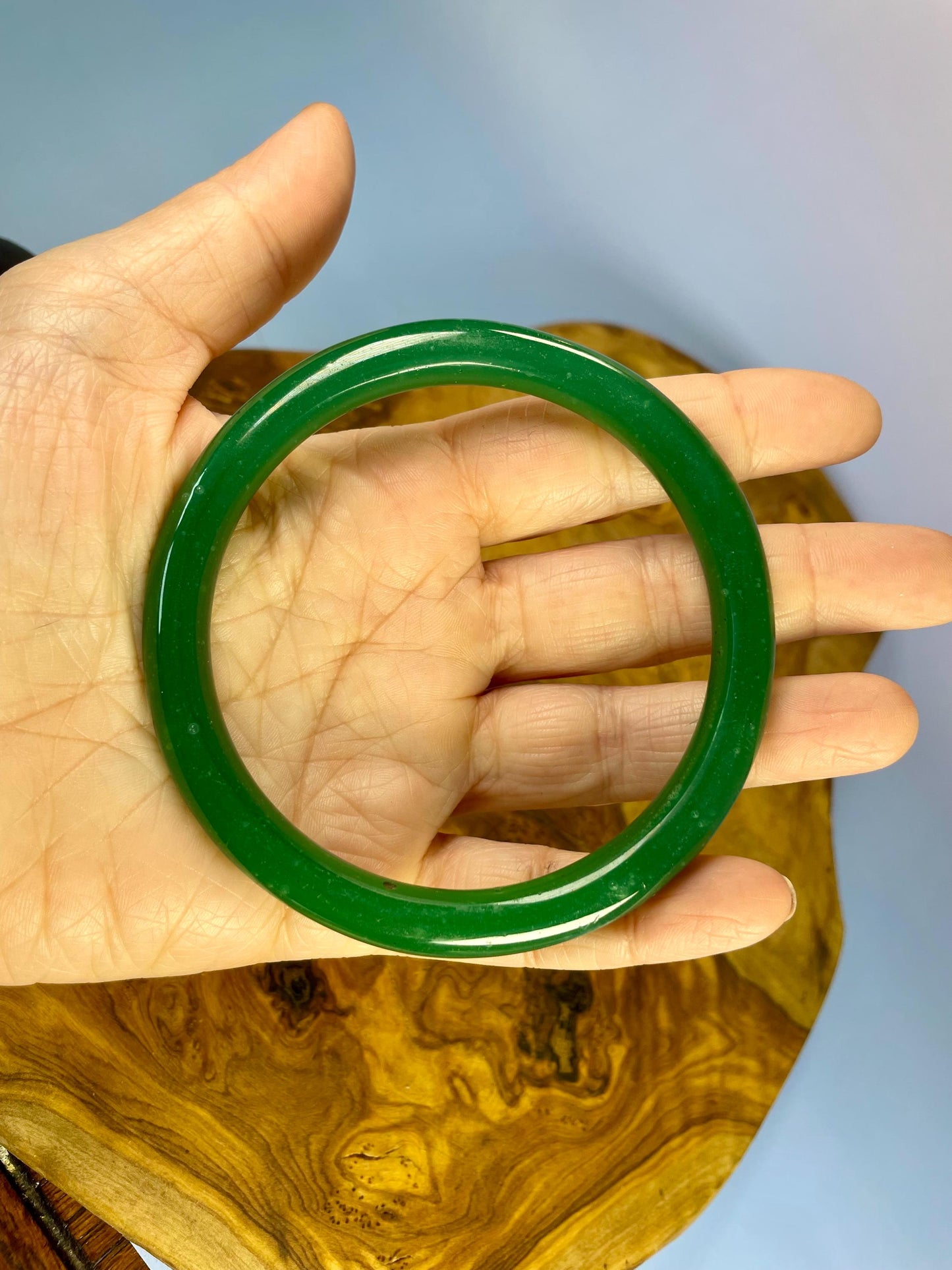 Lovely 2.75 inch wide Peking glass bangle  Chinese beauty  wow