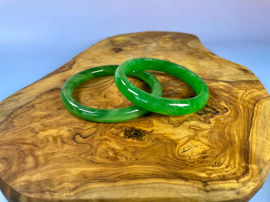 Lovely set of two Peking glass bangles  Chinese beauties  wow