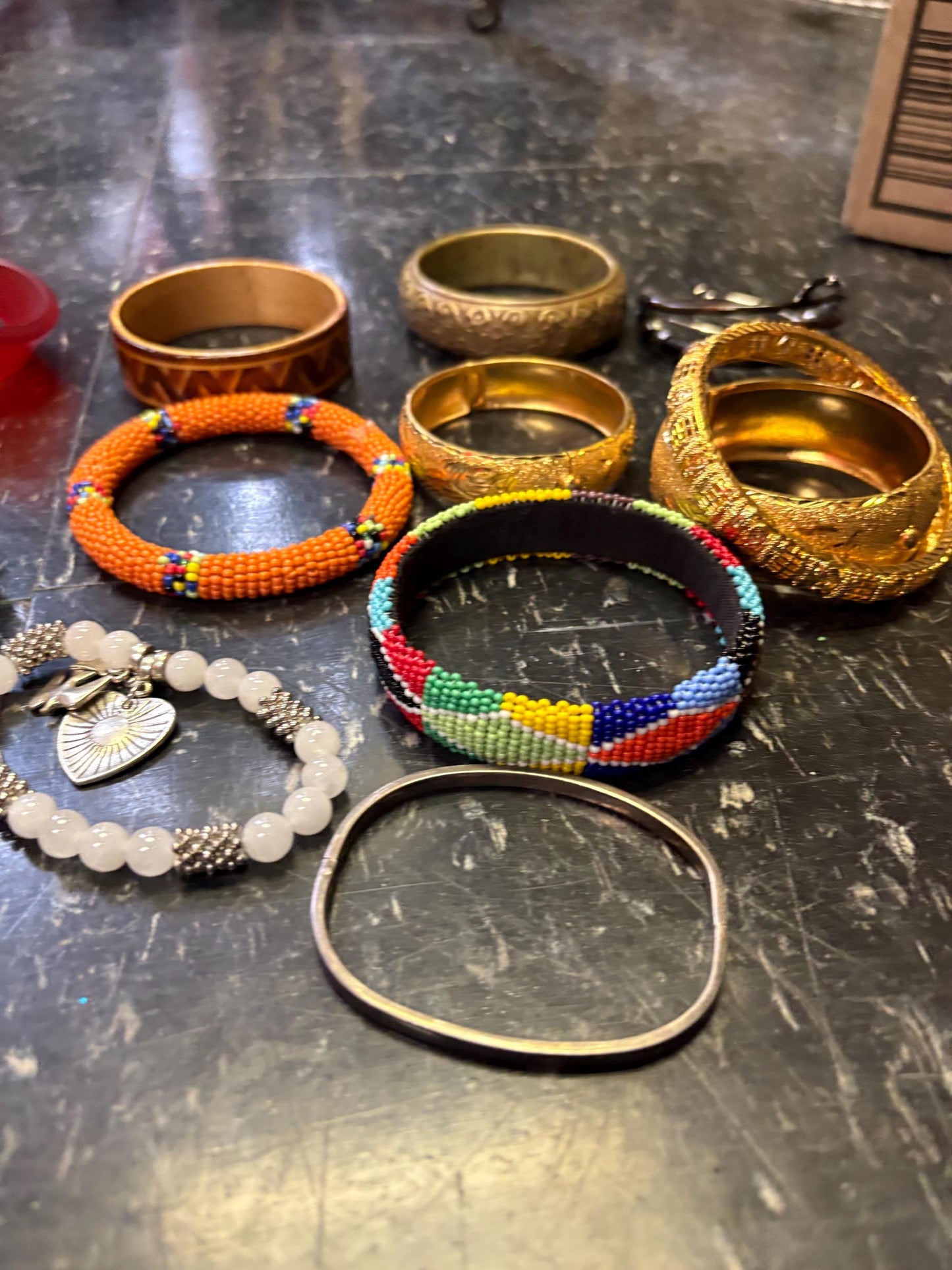 Job lot of bracelets   perfect for resale or dress up or gifts  crazy value