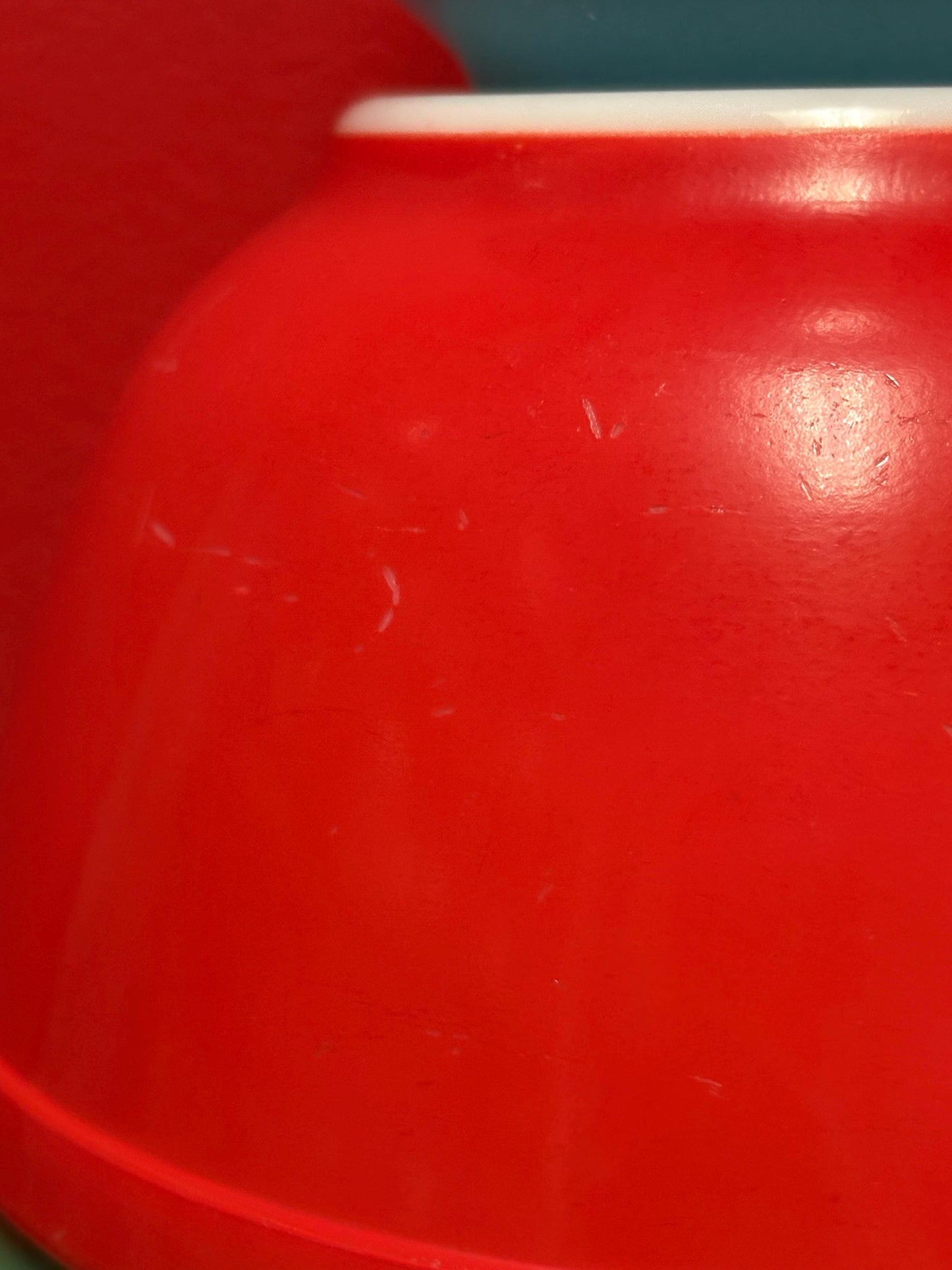 Set of vintage Pyrex bowls in primary colours  pretty great condition  see photos  great value  Pyrex lovers unite