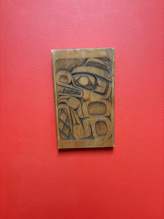 Lovely unsigned indigenous first nation pacific north West Coast cedar plaque of a beaver 9 x 5 1/2 wide - great value