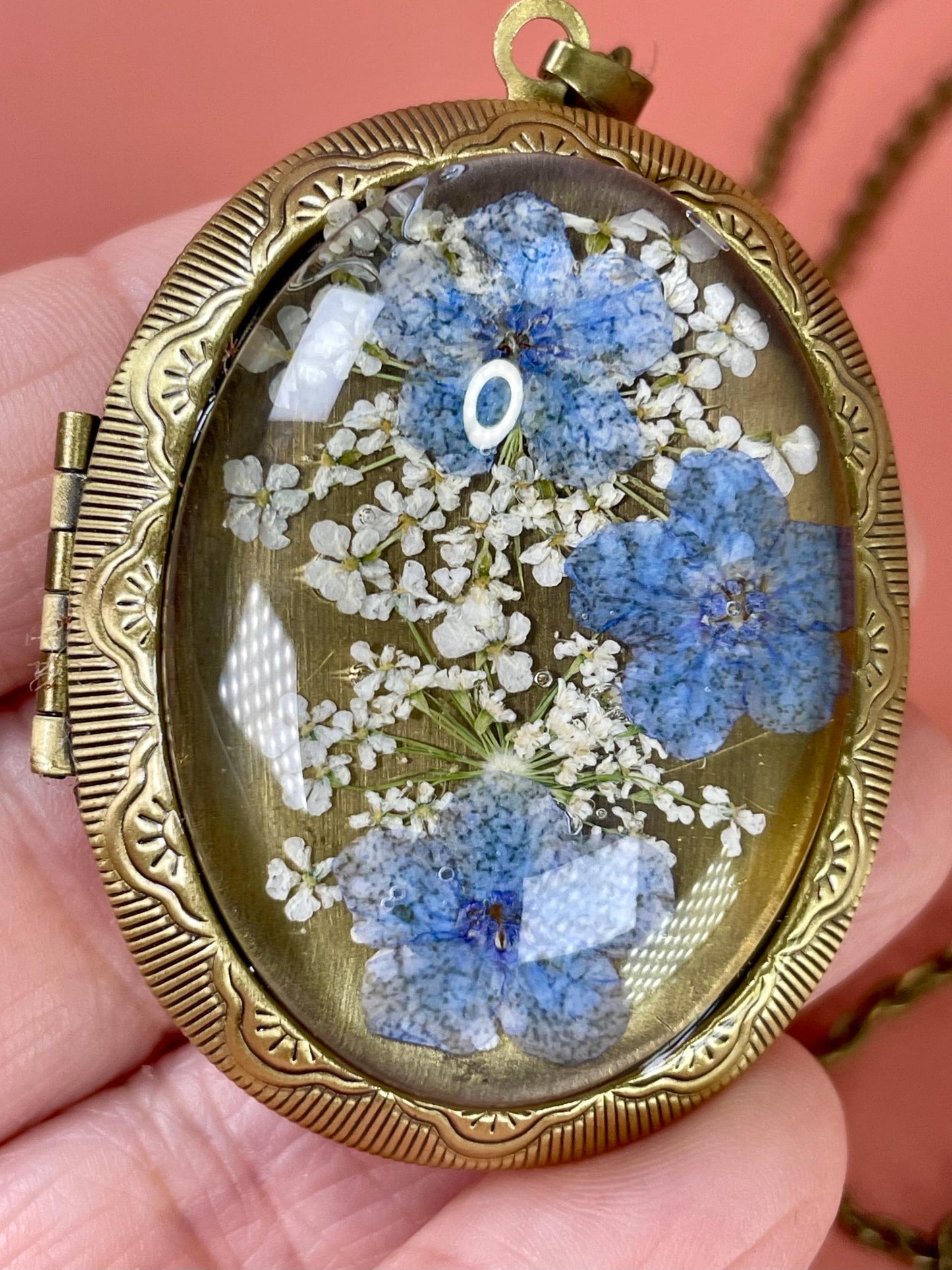 Beautiful Pressed Flower Locket Pendant Necklace with Vintage Photo