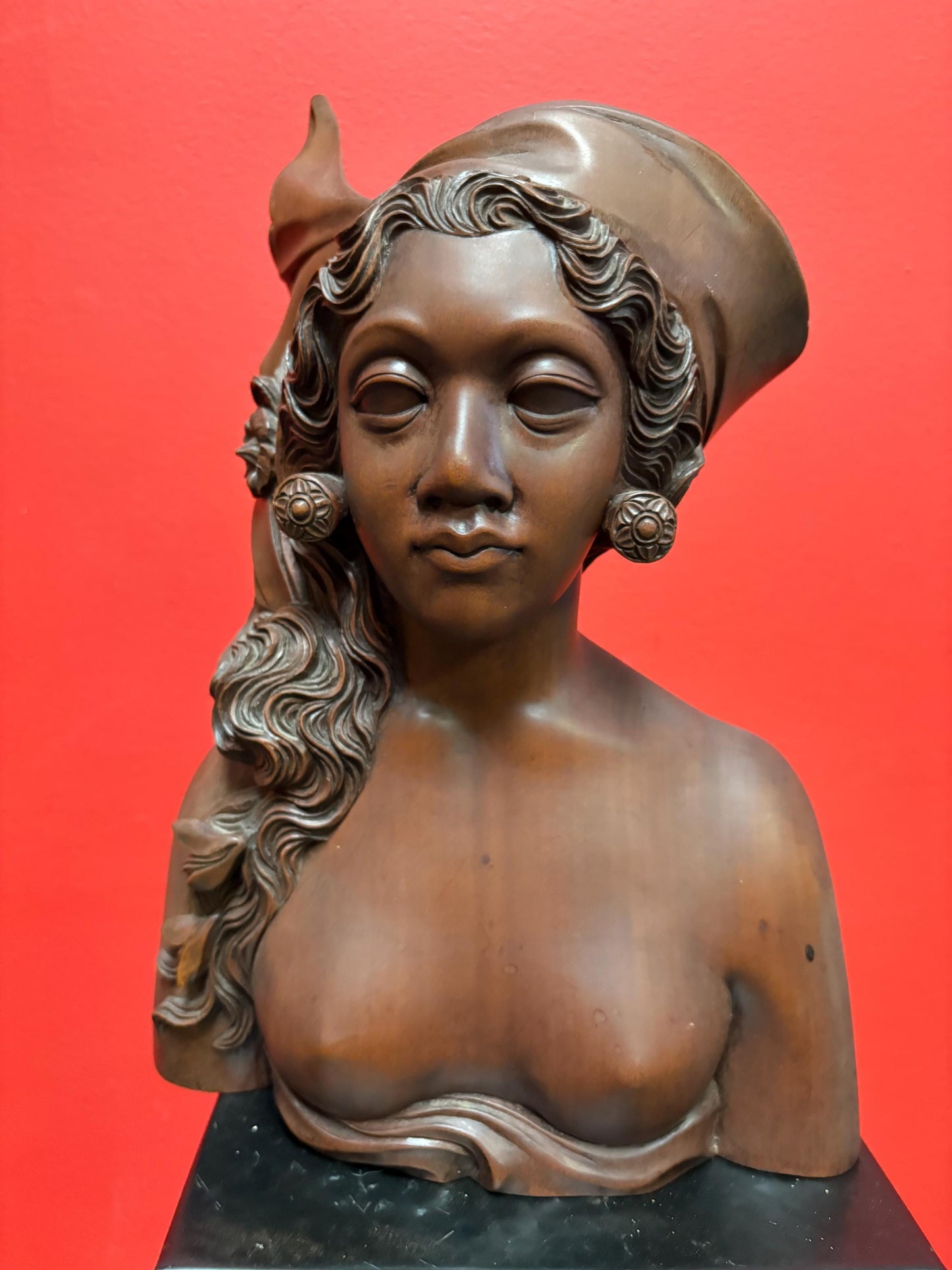 Beautiful heavy 12 inch tall signed wooden statue of a female Beaty    Indonesian old  perfect condition and detailed  signed - those eyes