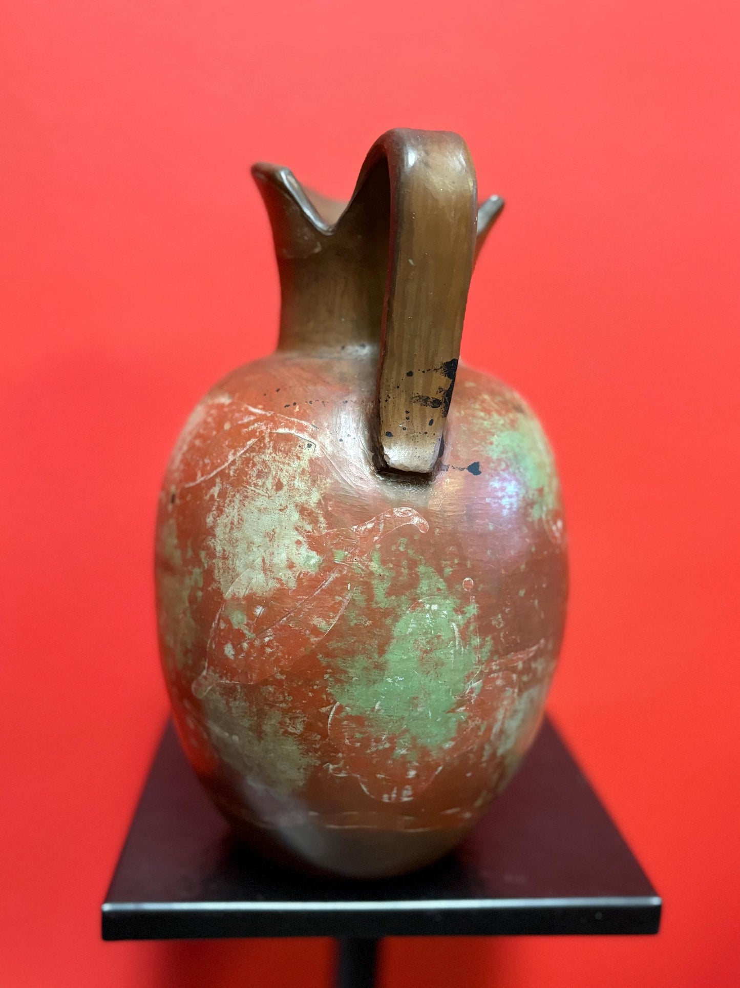 Beautiful antique South American Peruvian signed CHULUCANAS pottery jug  great condition, and beautiful lines  10 inches high