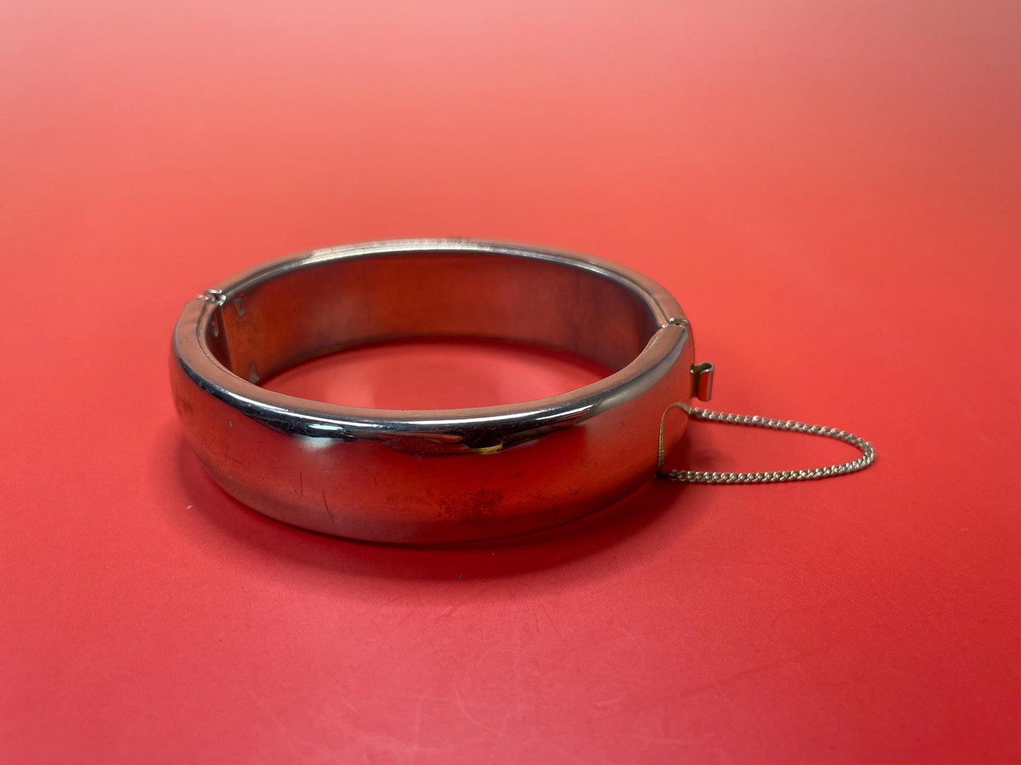 Fabulous Gold Tone bracelet  2.5 inch opening  in Beautiful Box