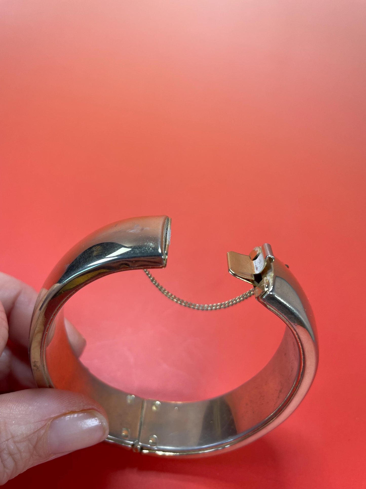 Fabulous Gold Tone bracelet  2.5 inch opening  in Beautiful Box