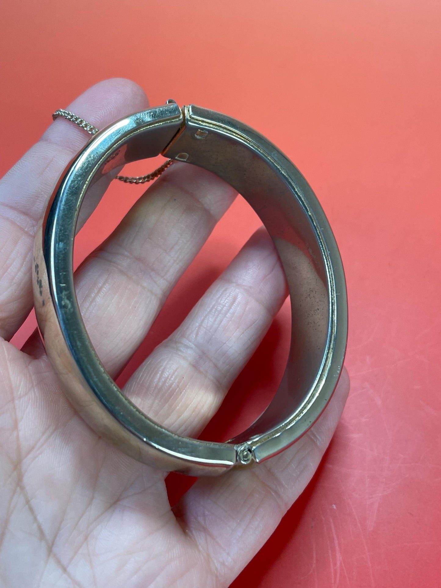 Fabulous Gold Tone bracelet  2.5 inch opening  in Beautiful Box