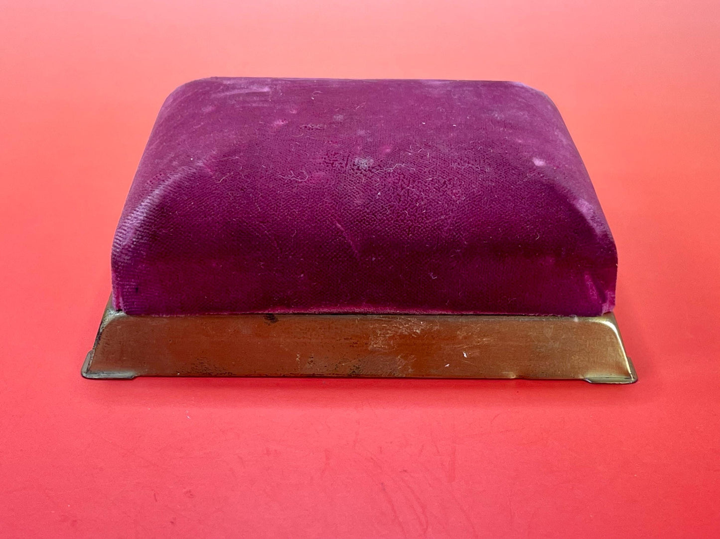 Fabulous Gold Tone bracelet  2.5 inch opening  in Beautiful Box