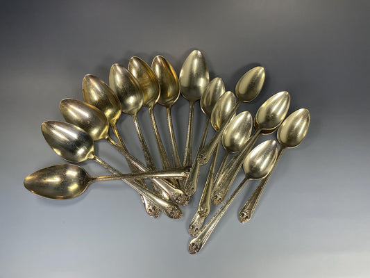 Lot of 16 silver plated spoons in 2 sizes