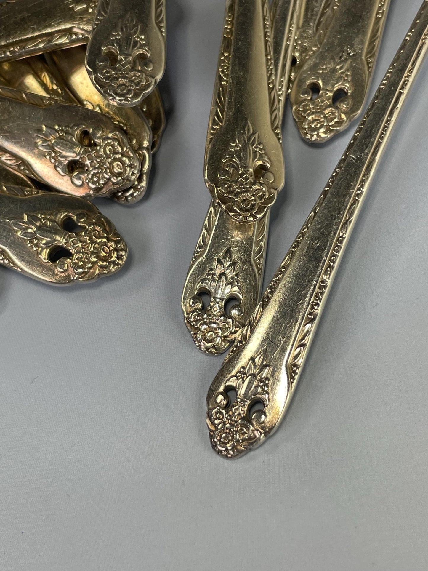 Lot of 16 silver plated spoons in 2 sizes