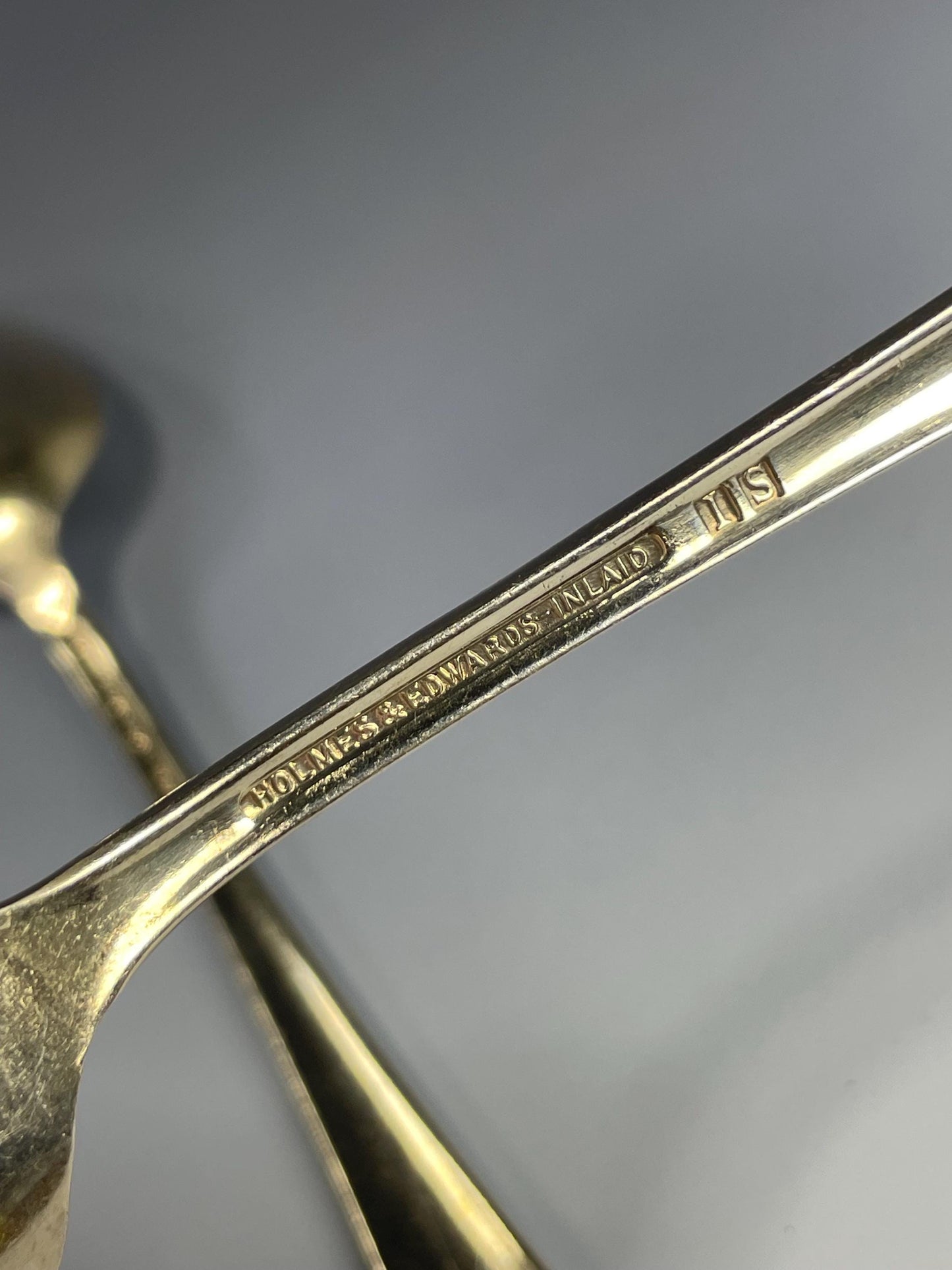 Lot of 16 silver plated spoons in 2 sizes