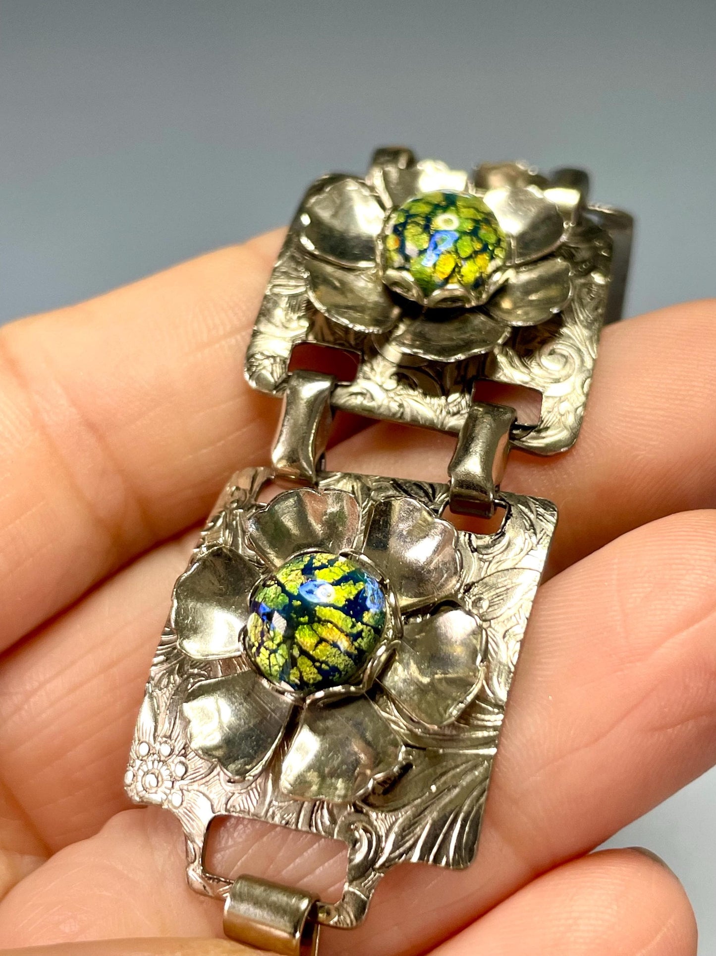 Lovely Metal Bracelet with Flower Design  Timeless and Versatile