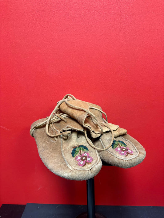 Beautiful antique indigenous, first nations, leather and beaded moccasin boots 7 x 10 long  as is  decorative only