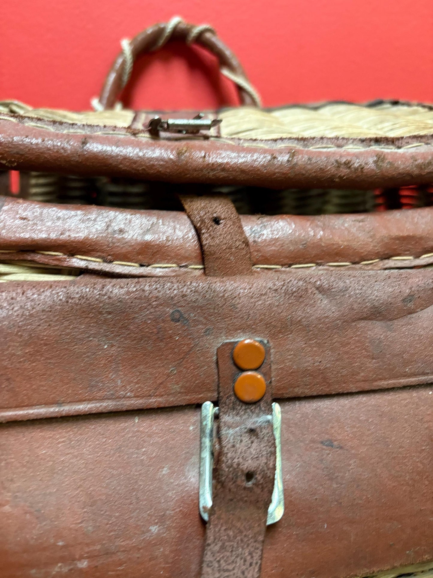 Beautiful antique Canadian fishing creel basket  15 x 6 x 8 high  excellent condition except broken buckle  antique beauty  gone fishin