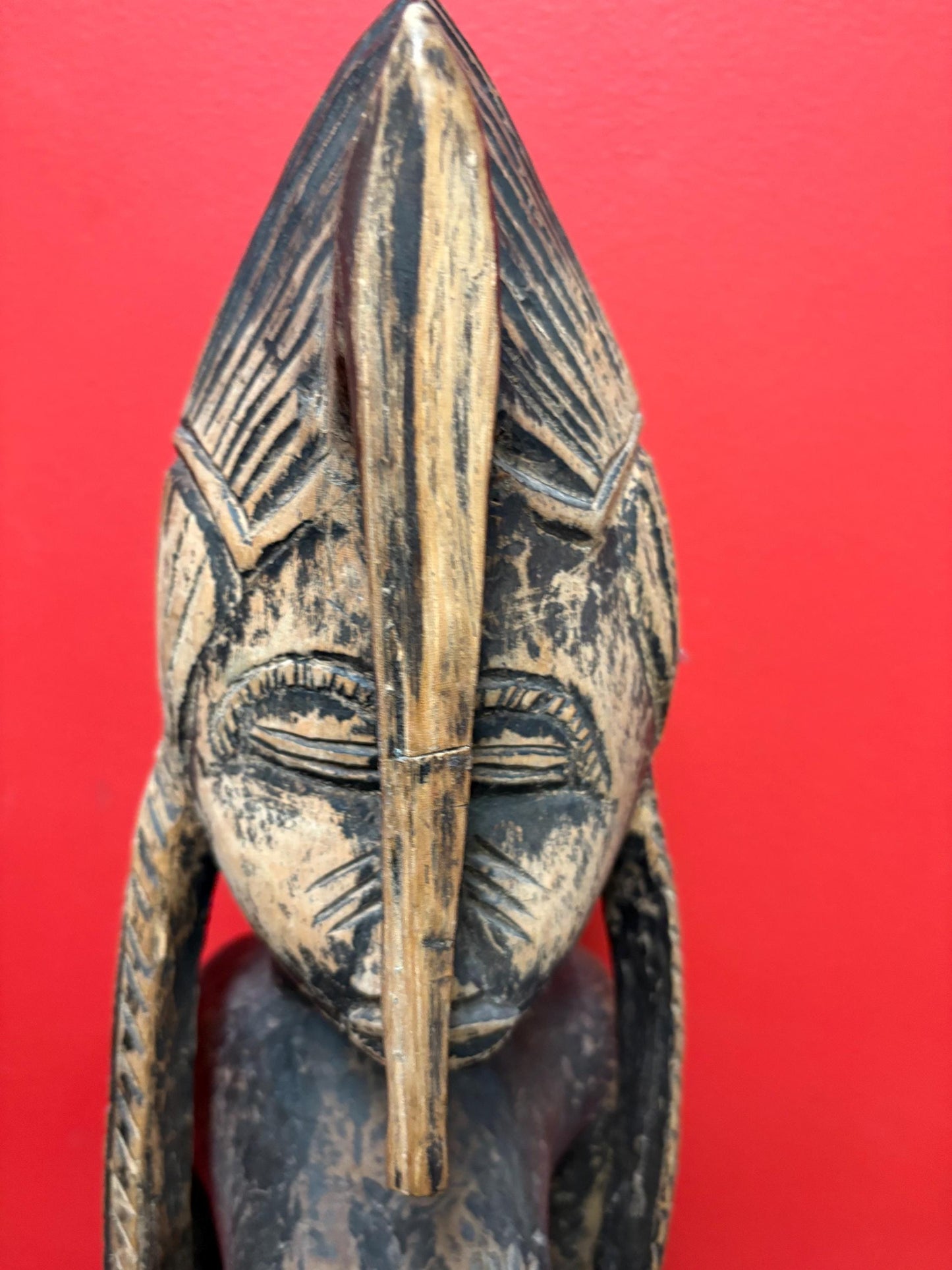 Stunning 32 inch tall antique Nigerian statue of a seated woman - fertility statue   great condition see photos  old beauty