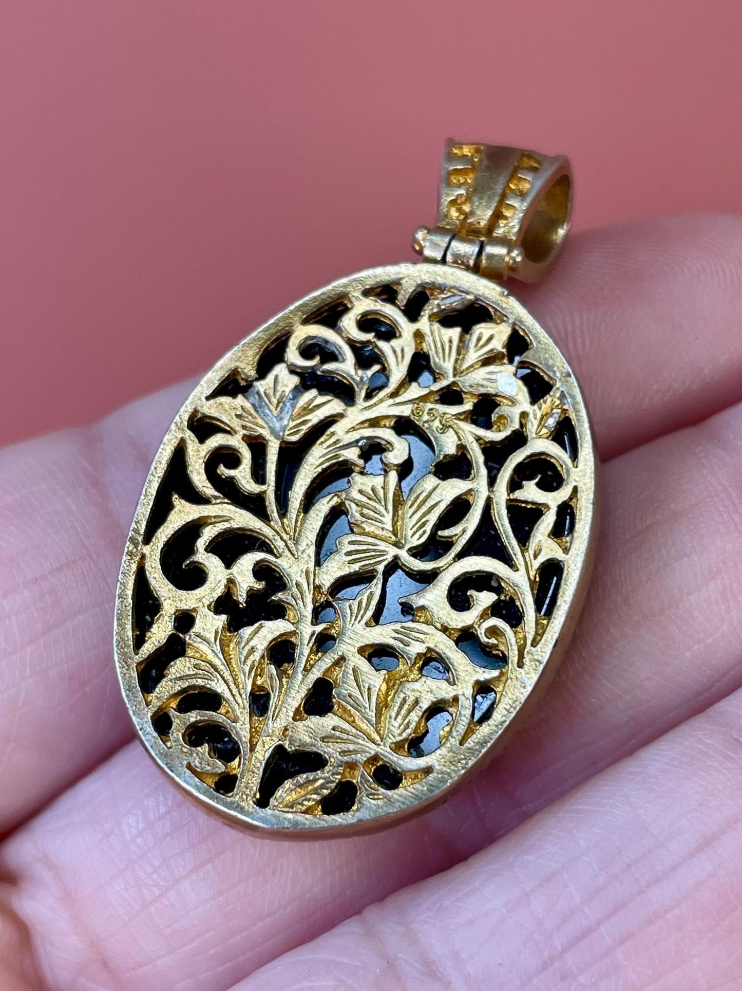 Vintage Black Stone Pendant with Gold Filigree