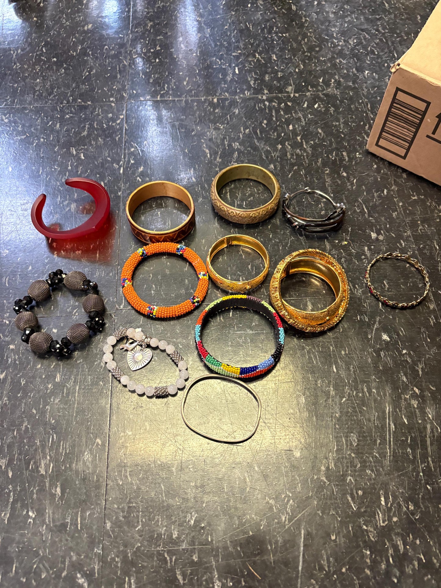 Job lot of bracelets   perfect for resale or dress up or gifts  crazy value