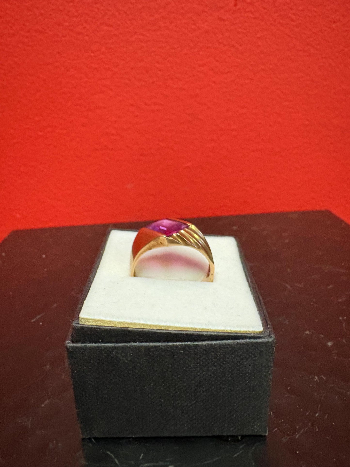 Beautiful 14 K gold and amethyst ring in a fabulous setting   size 7 - B