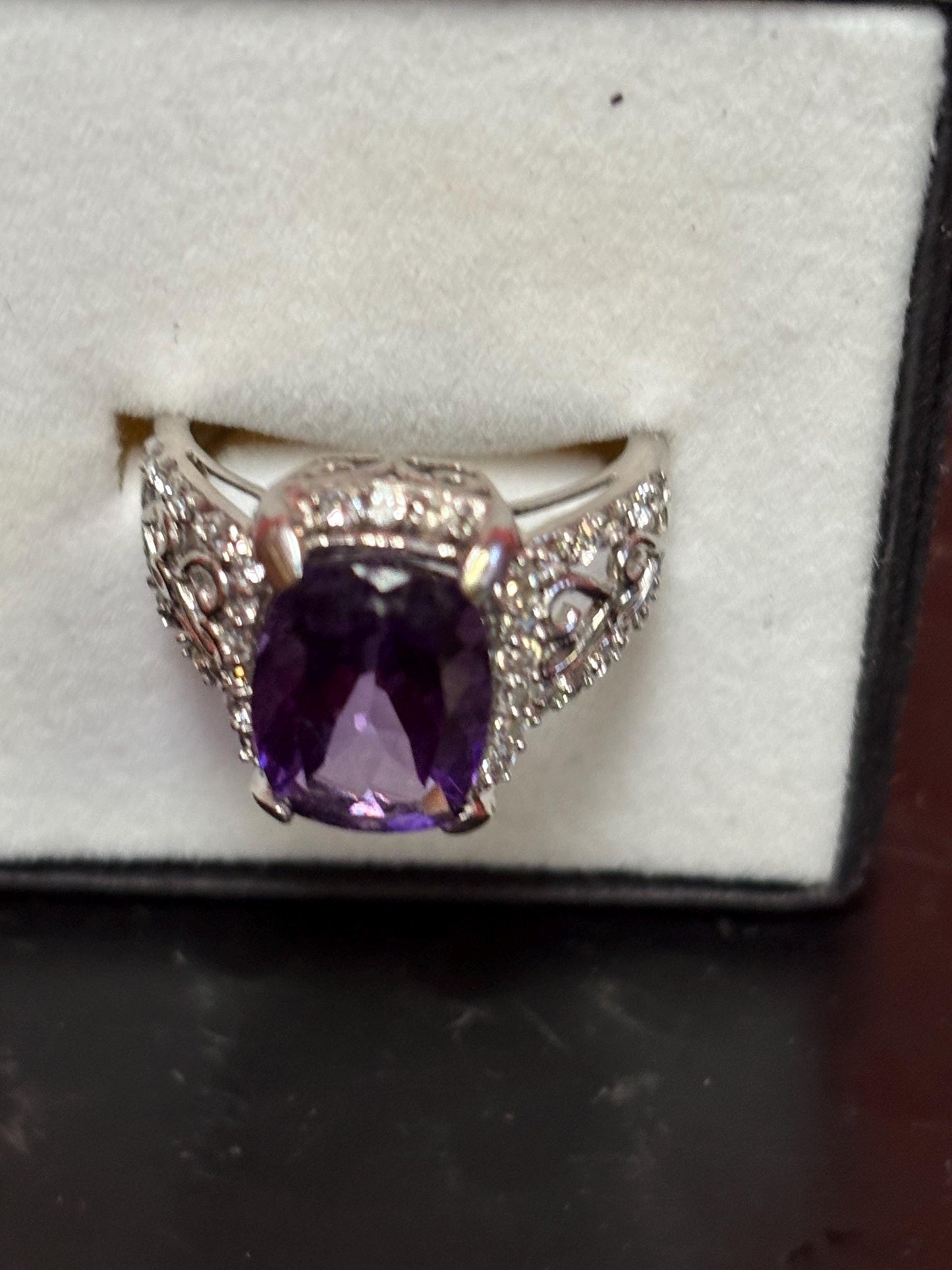 Fantastic 14 K white gold diamond and amethyst ring - size 7 - top quality  B -
