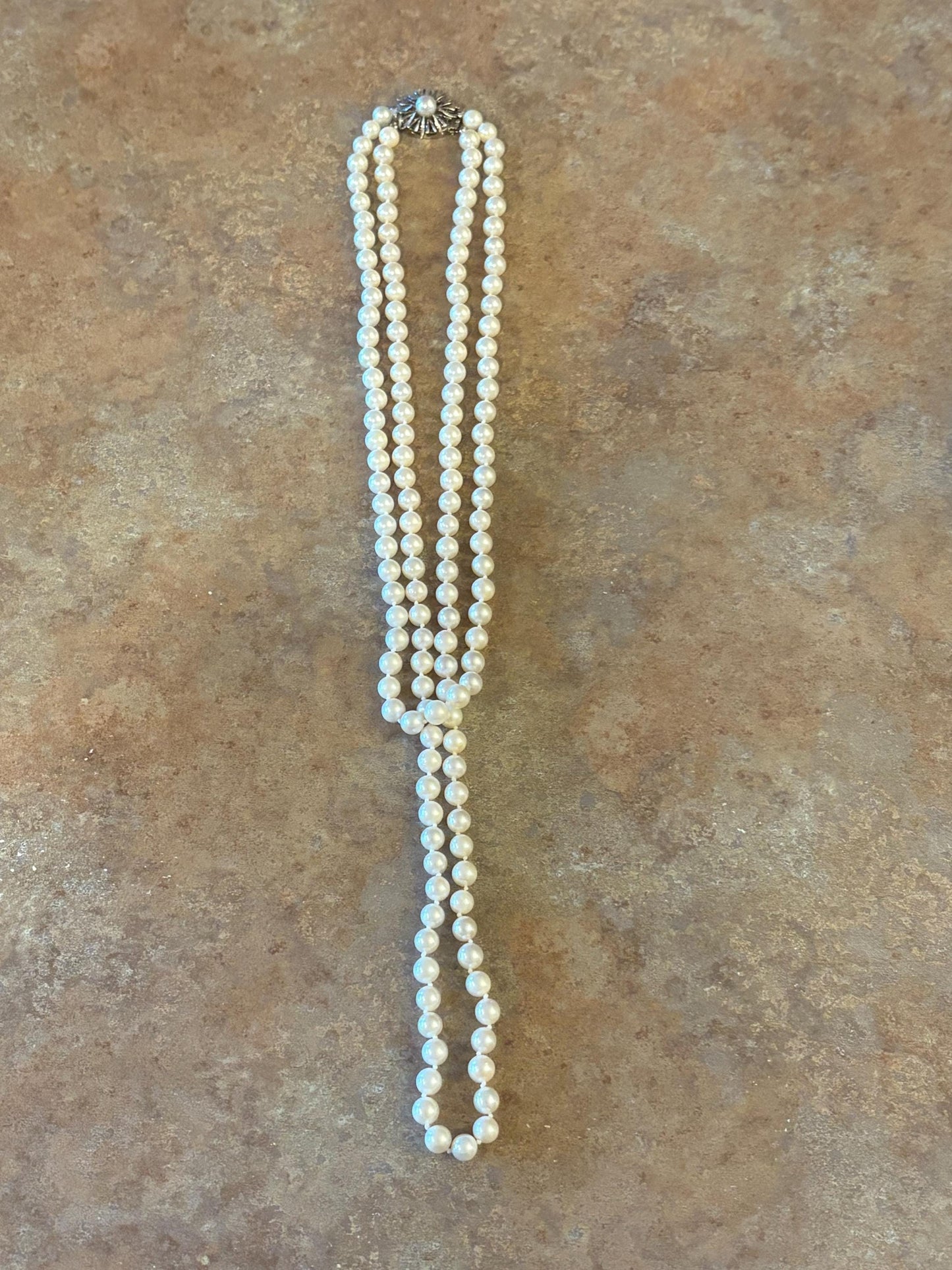Stunning antique double strand of very good quality antique pearls with a 14k  white gold clasp  authentic high-quality  wow - B