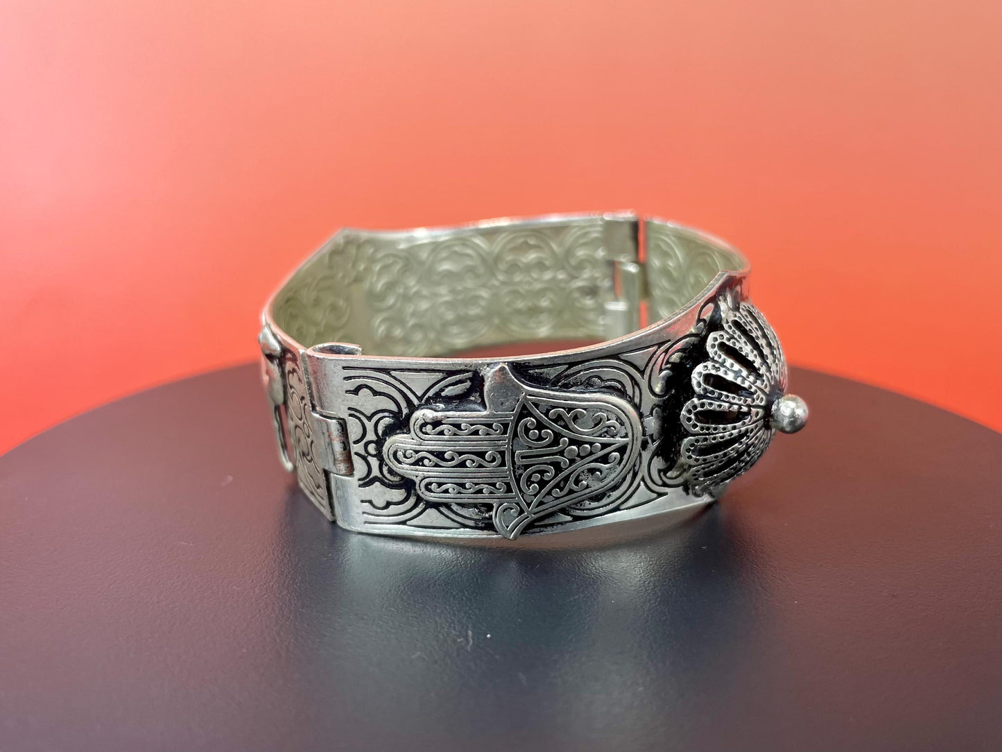 2.5 inch Detailed untested silver Large bracelet