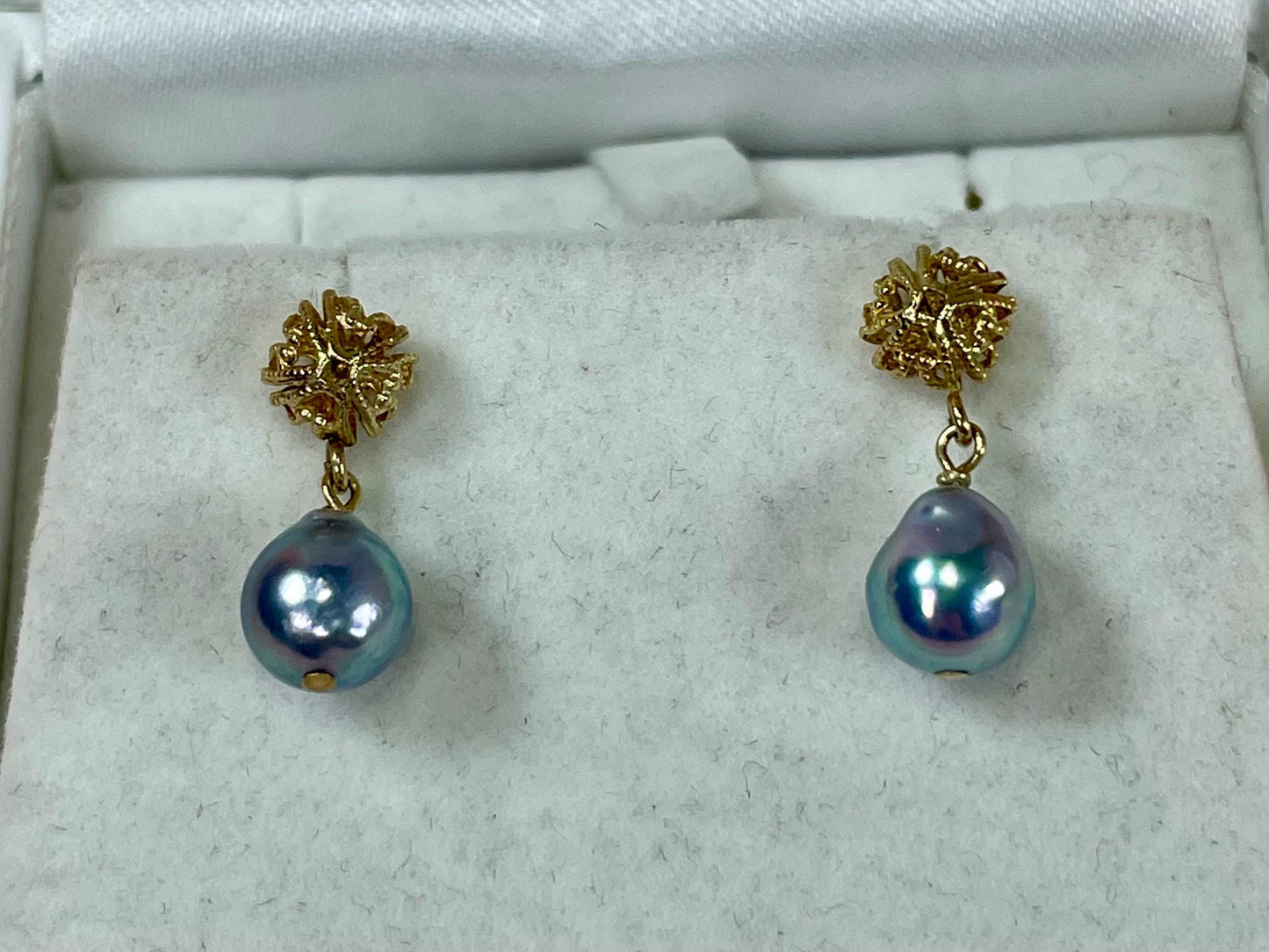 Beautiful Gold and Pearl Earrings  B