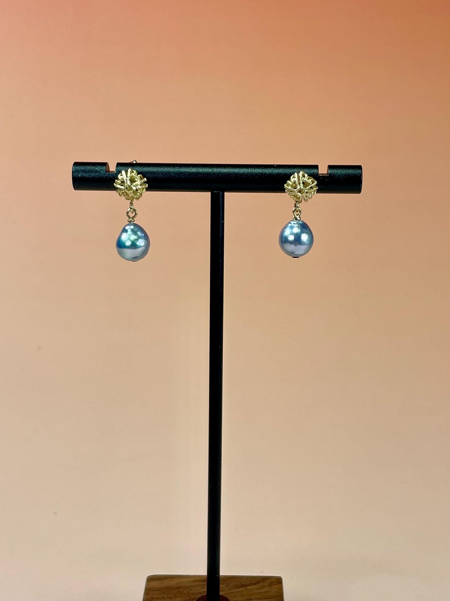 Beautiful Gold and Pearl Earrings  B