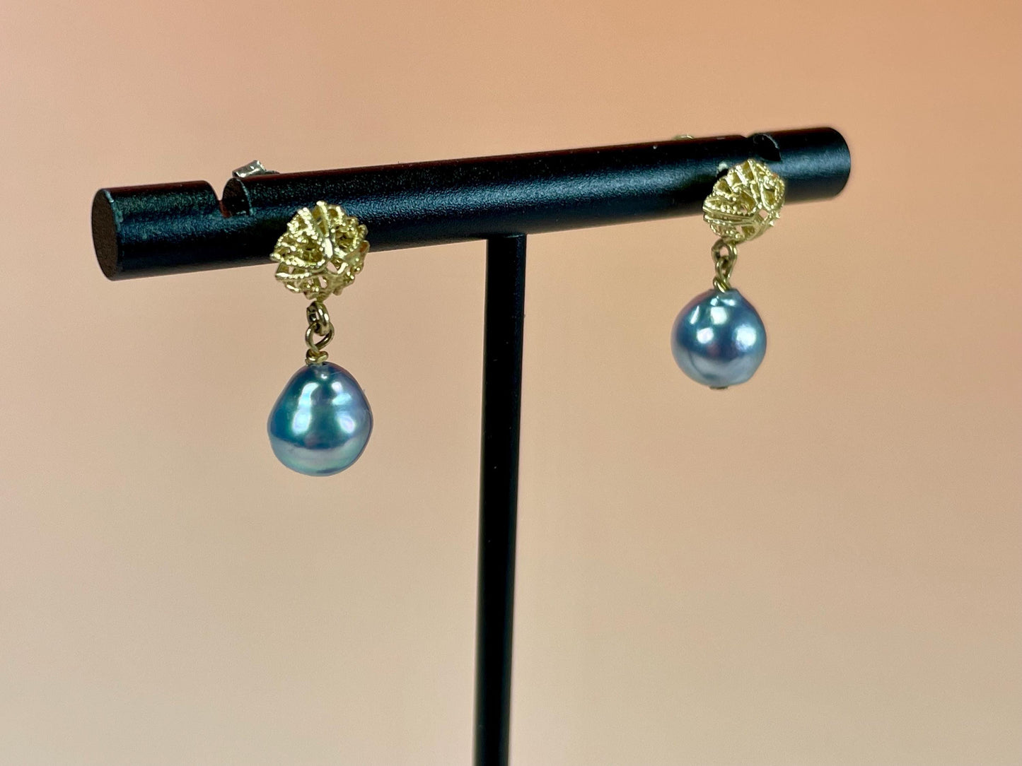 Beautiful Gold and Pearl Earrings  B
