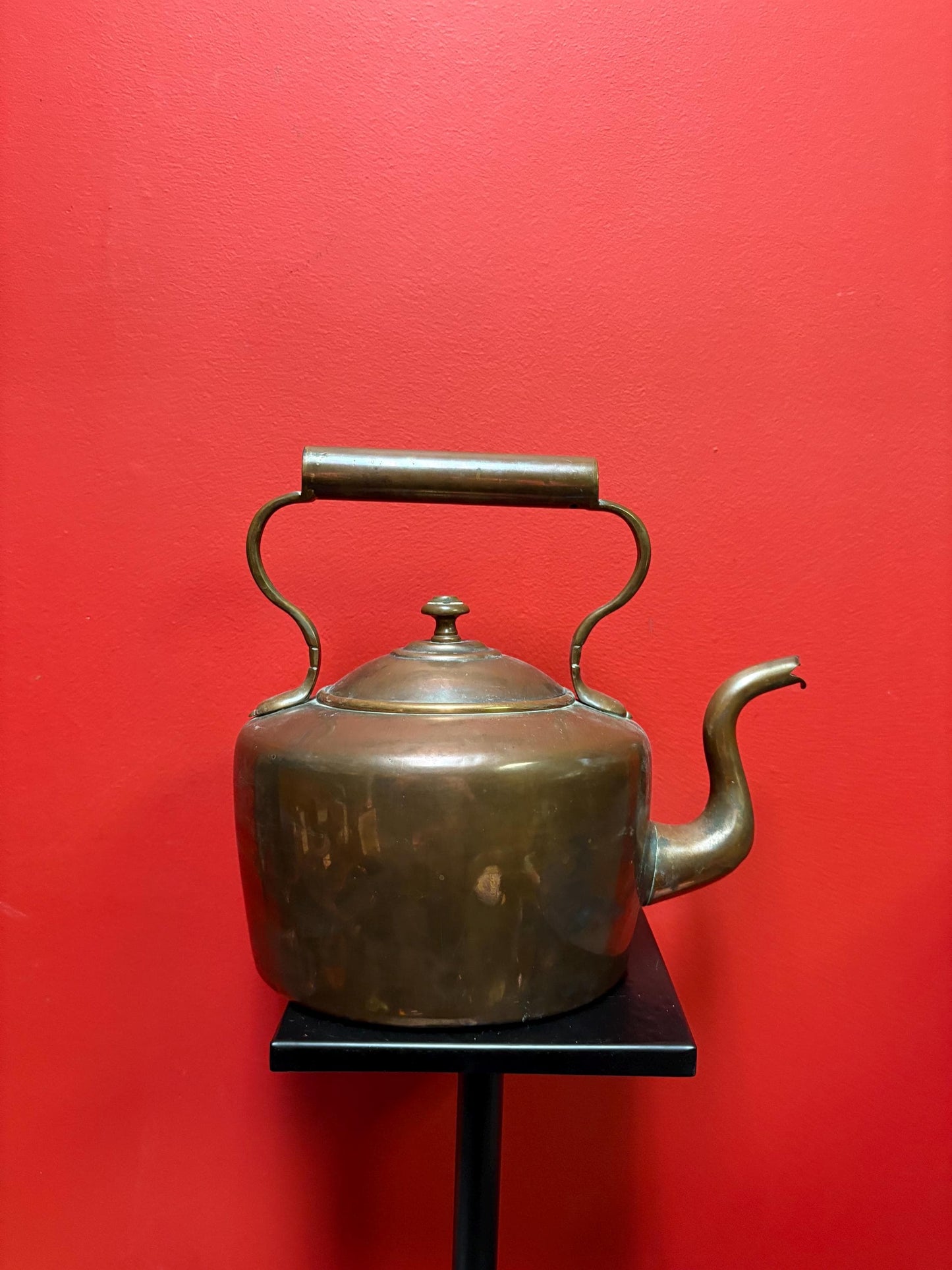 Absolutely beautiful 19 century English copper kettle - great patina and fabulous condition 12 x 12“  super decor or gift
