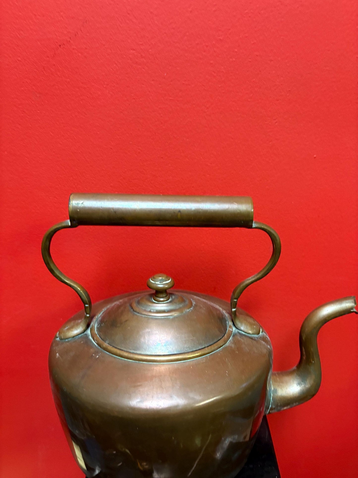 Absolutely beautiful 19 century English copper kettle - great patina and fabulous condition 12 x 12“  super decor or gift