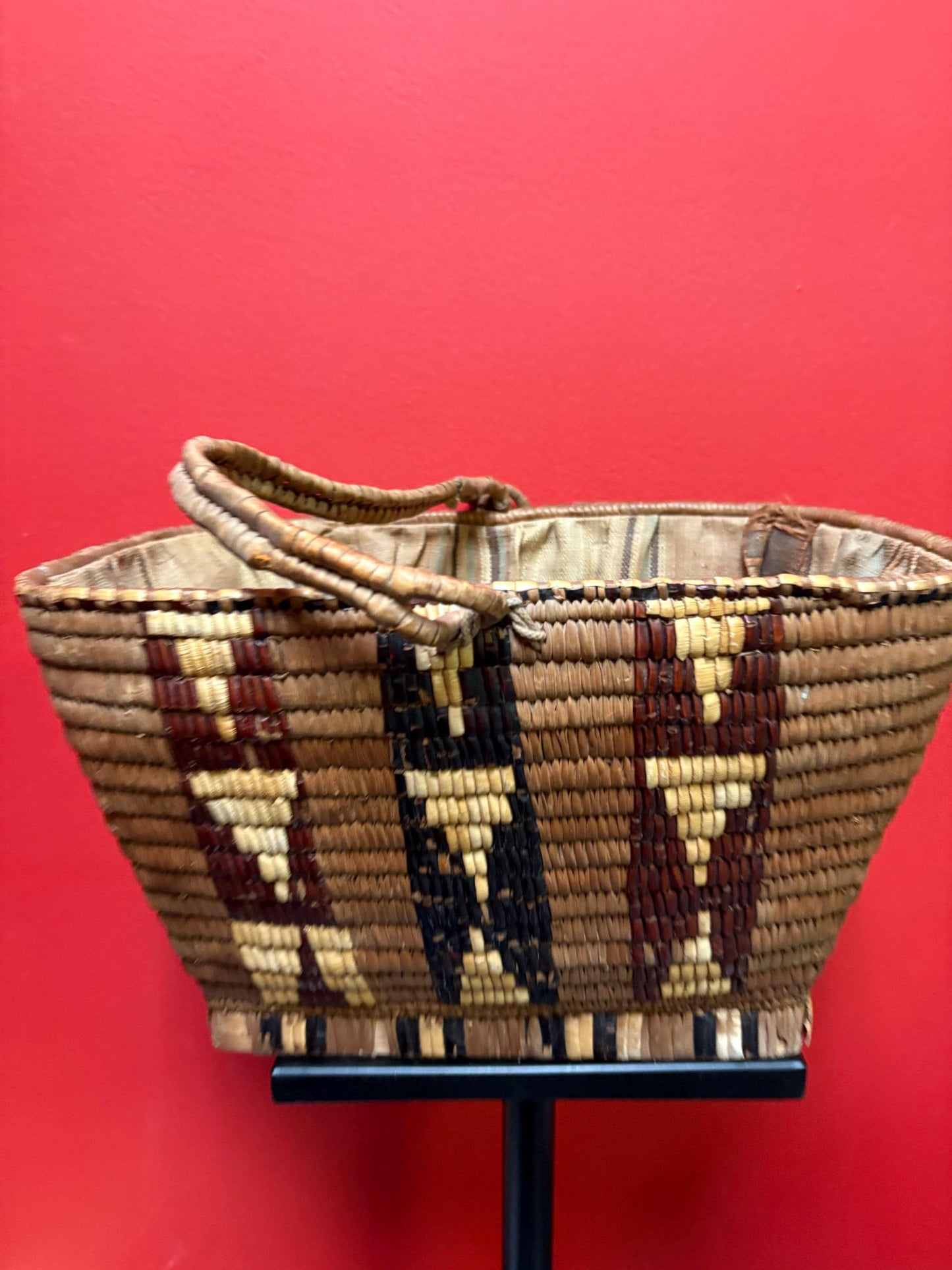 Amazing antique 11 x 9 x 7 high coast Salish indigenous first nations basket in great condition with original lining wow