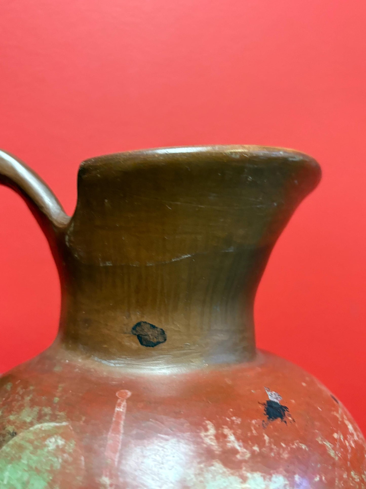 Beautiful antique South American Peruvian signed CHULUCANAS pottery jug  great condition, and beautiful lines  10 inches high