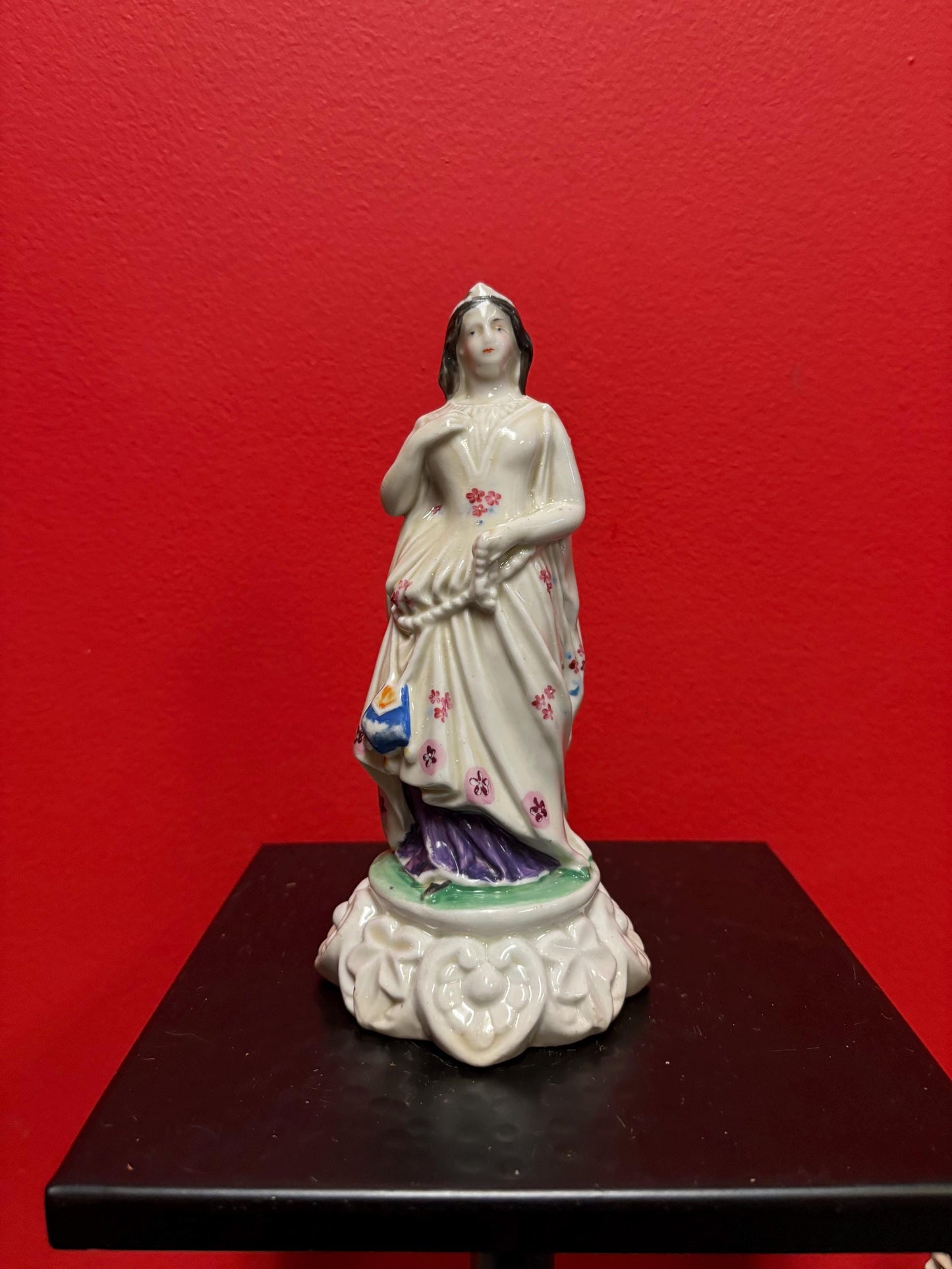 Beautiful  antique 7.5 inch tall Staffordshire statue of a victorian lady   great condition  1837 to 1875